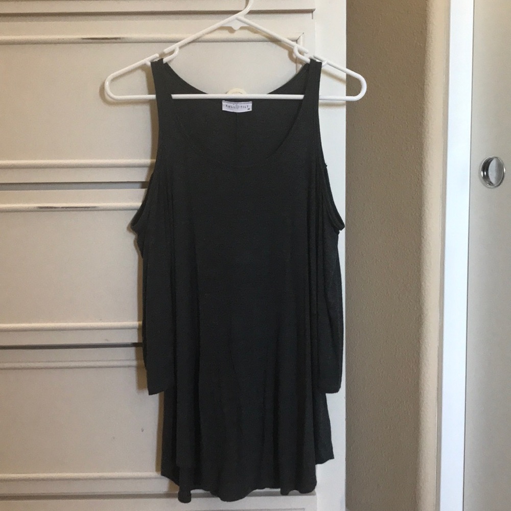 Full Tilt brand (purchased from Tilly’s) Gray Top
